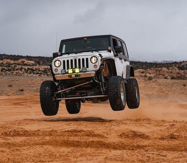 Lightweight Jeep JK bumper for improved approach angles