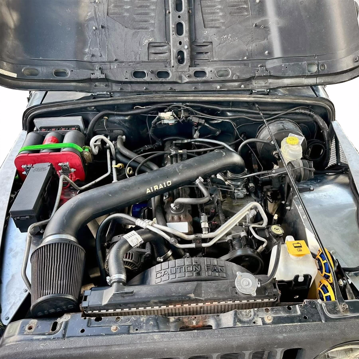 ENGINE BAY WITH TJ LJ HIGHLINE FRONT FENDERS 