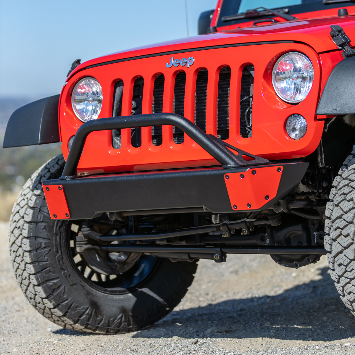 Front view of a Jeep fitted with the Savvy Offroad Surf & Turf aluminum bumper and bolt-on hoop