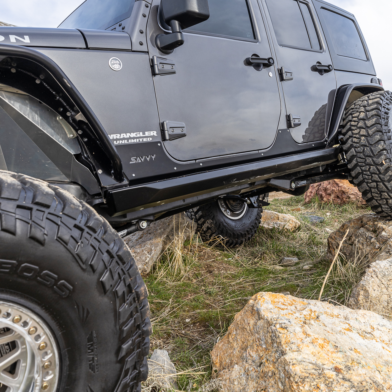 High-clearance Jeep JKU bolt-on rock sliders with replaceable outer skin
