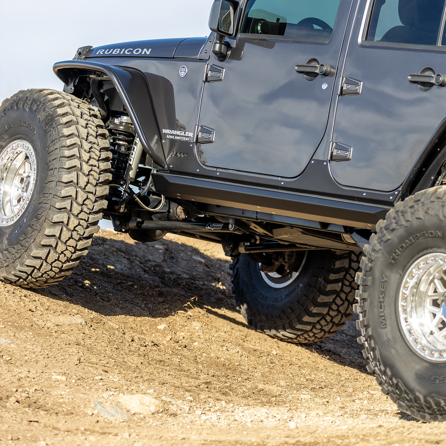 High-clearance rocker armor trim kit for Jeep Wrangler JKU