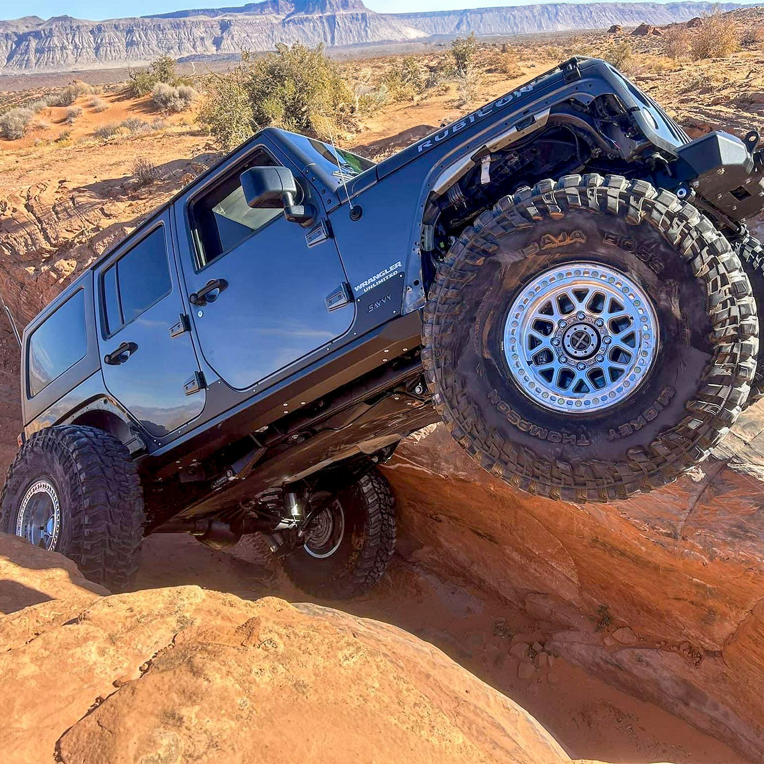 Savvy Krawler Lite JKU weld-on sliders compatible with aftermarket long-arm suspension Jeep Wrangler JKU 2007-2018