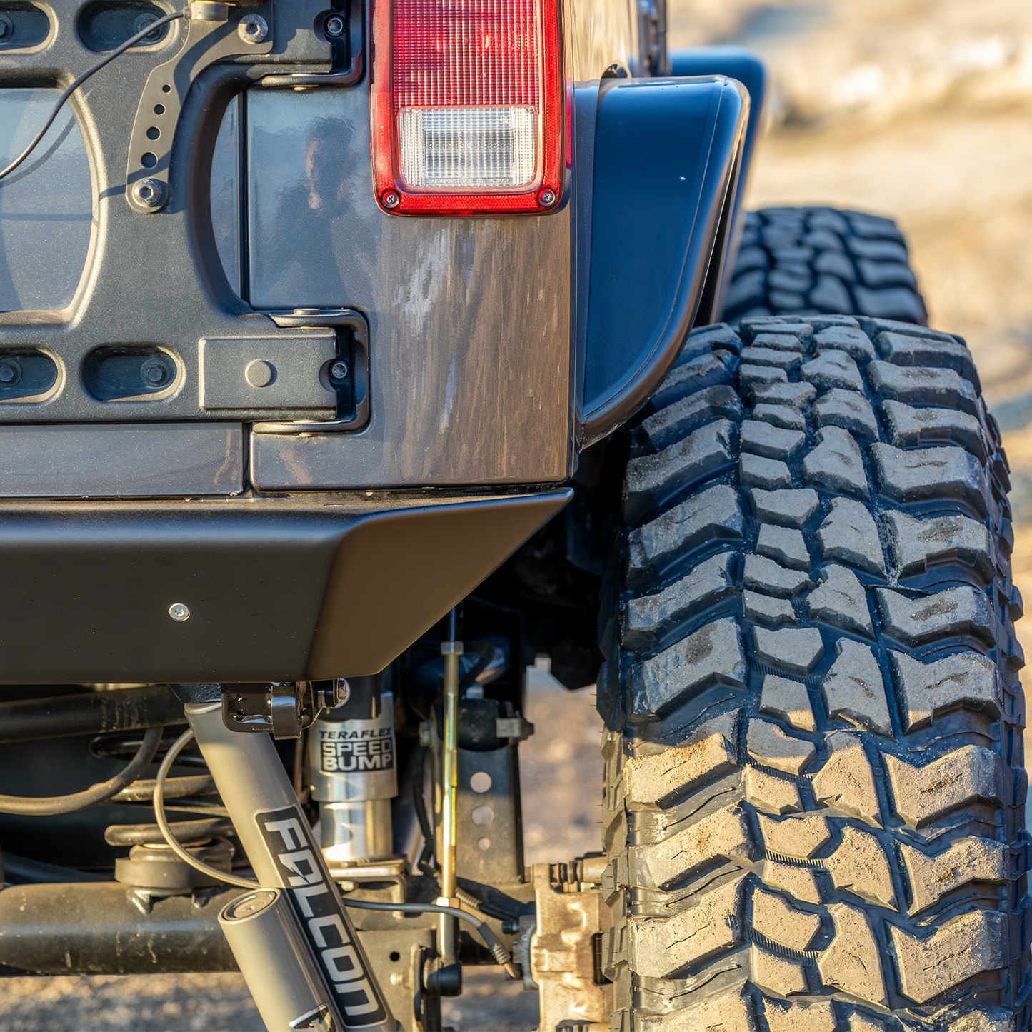 JK rear bumper 4-inch departure clearance and 2.75-inch ground clearance gain, low-profile aluminum