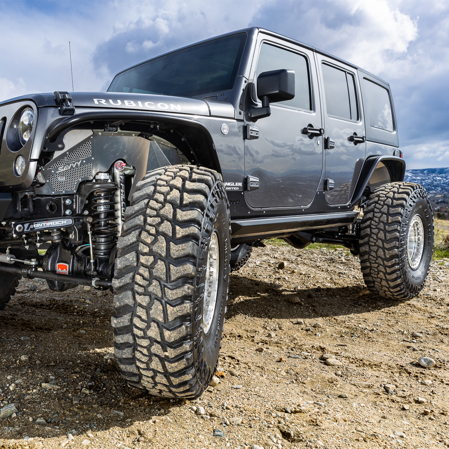 JKU weld-on sliders compatible with aftermarket long-arm suspension Jeep Wrangler JKU 2007-2018