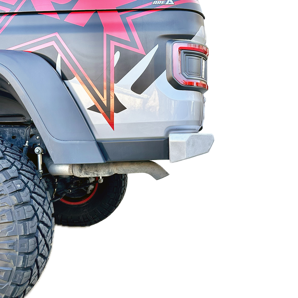 JT Gladiator rear bumper showing maximum departure angle, 10 inches extra clearance without hitch