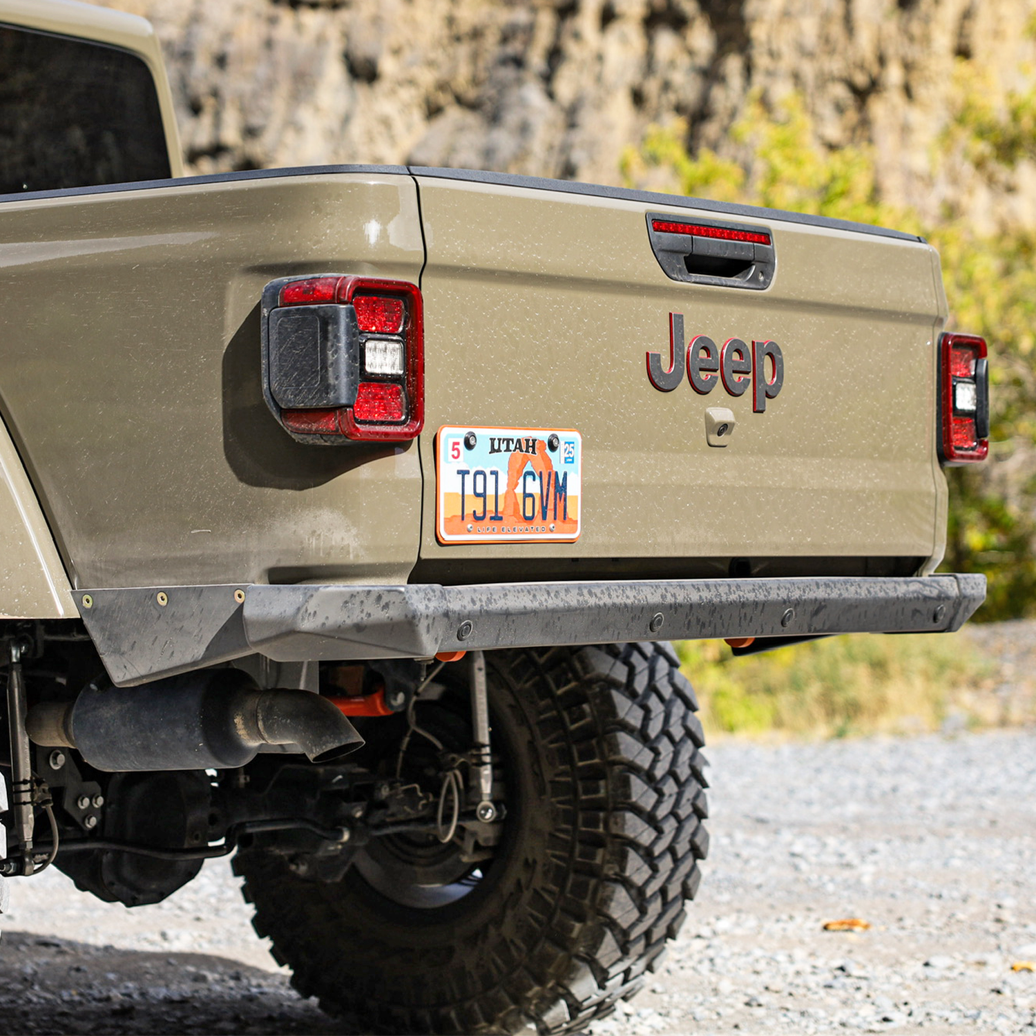 JT rear bumper maximum departure angle profile, 10 inches extra clearance no hitch Jeep Gladiator