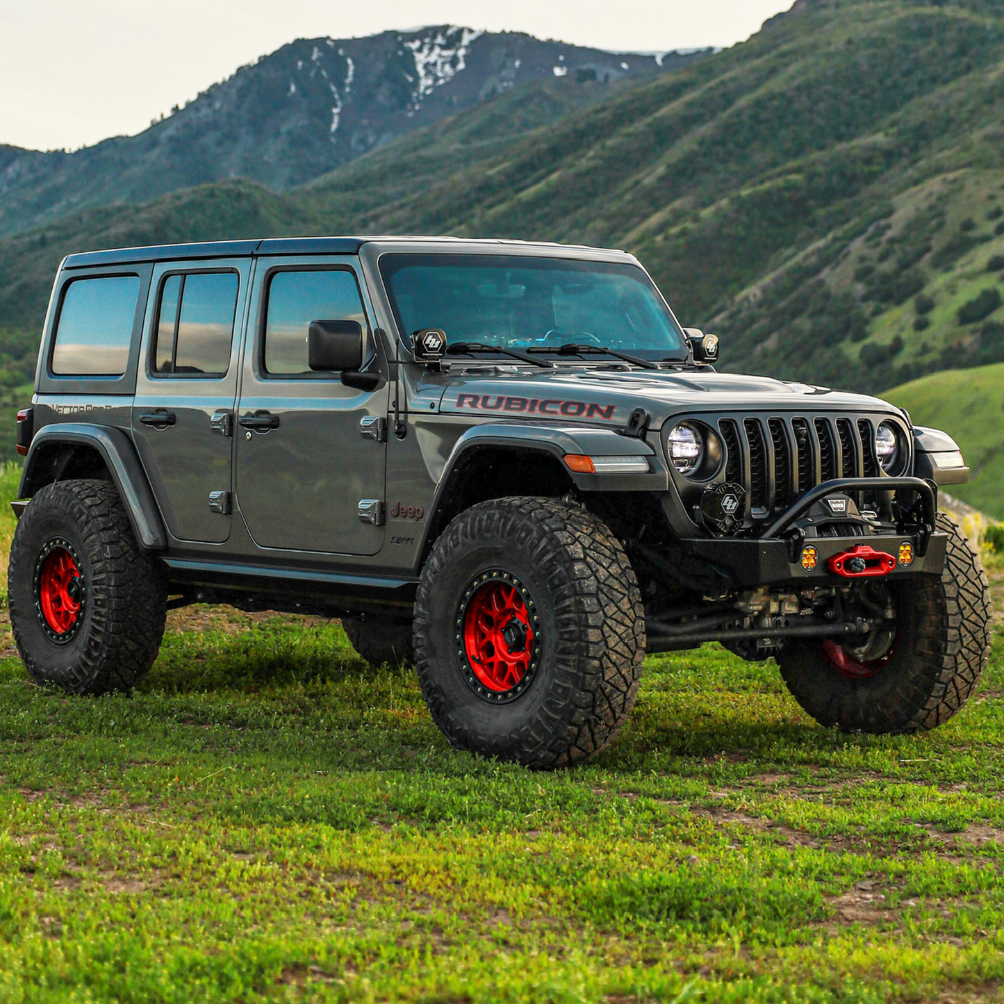 Savvy Offroad Krawler Lite weld-on sliders shown with rocker trim kit on Jeep JLU Wrangler, trim kit sold separately