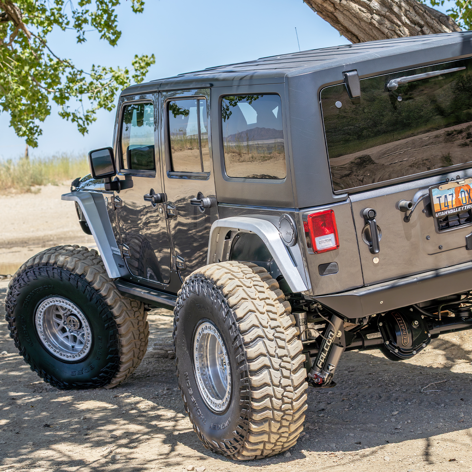 Jeep JKU with Savvy rear highline fenders and large tire clearance on the trail