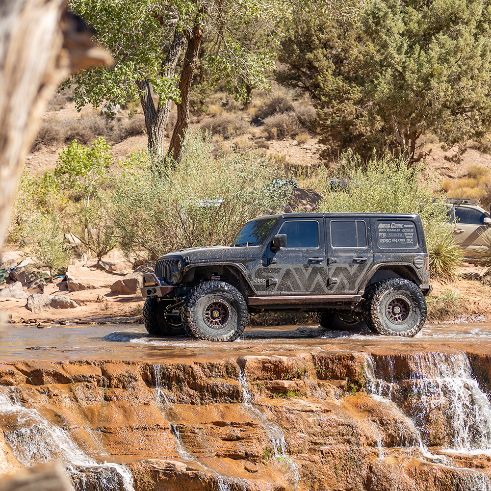 Jeep JL/JLU high-clearance front and rear bumper package for rock crawling and trail use
