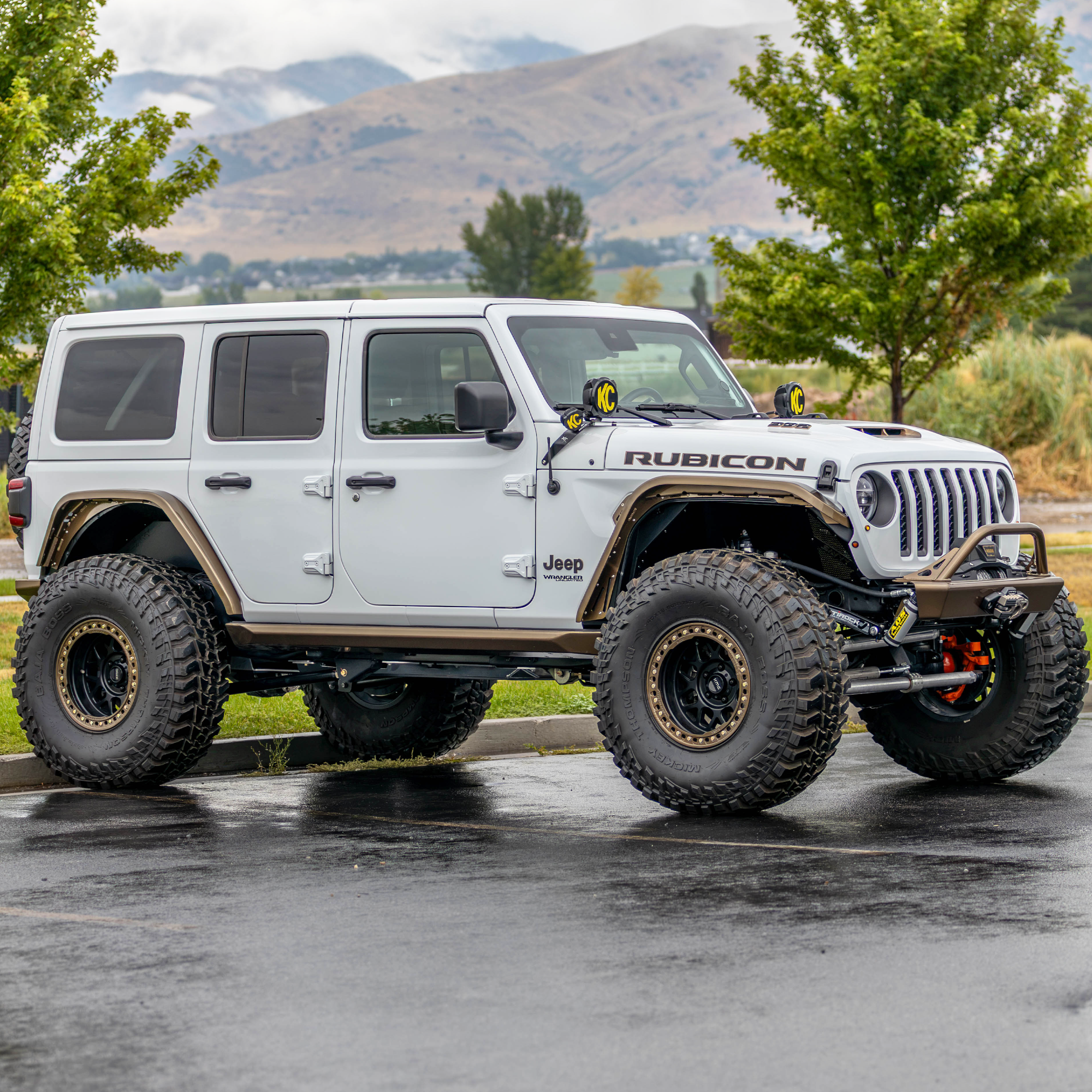 Jeep Wrangler JLU rear highline fenders providing clearance for 42-inch tires