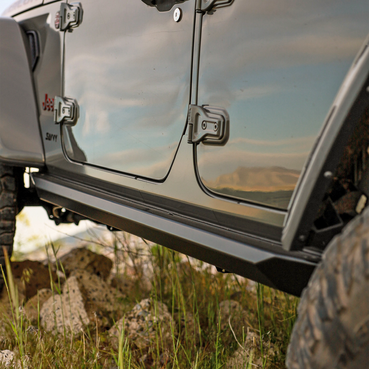 High-clearance rocker armor trim kit for Jeep Wrangler JLU