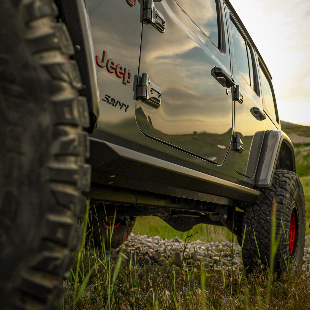 Savvy Offroad aluminum rocker trim kit installed on 2018-2026 Jeep Wrangler JLU, 1/8-inch 6061 aluminum rocker armor