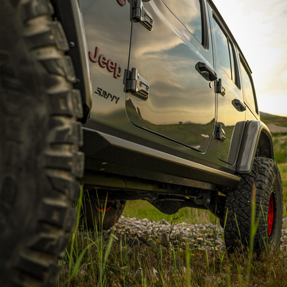 Savvy Offroad aluminum rocker trim kit installed on 2018-2026 Jeep Wrangler JLU, 1/8-inch 6061 aluminum rocker armor