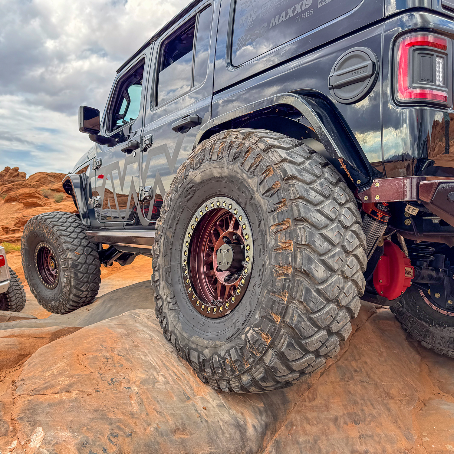 OFF ROAD ROCK SLIDERS FOR JEEP JLU WRANGLER