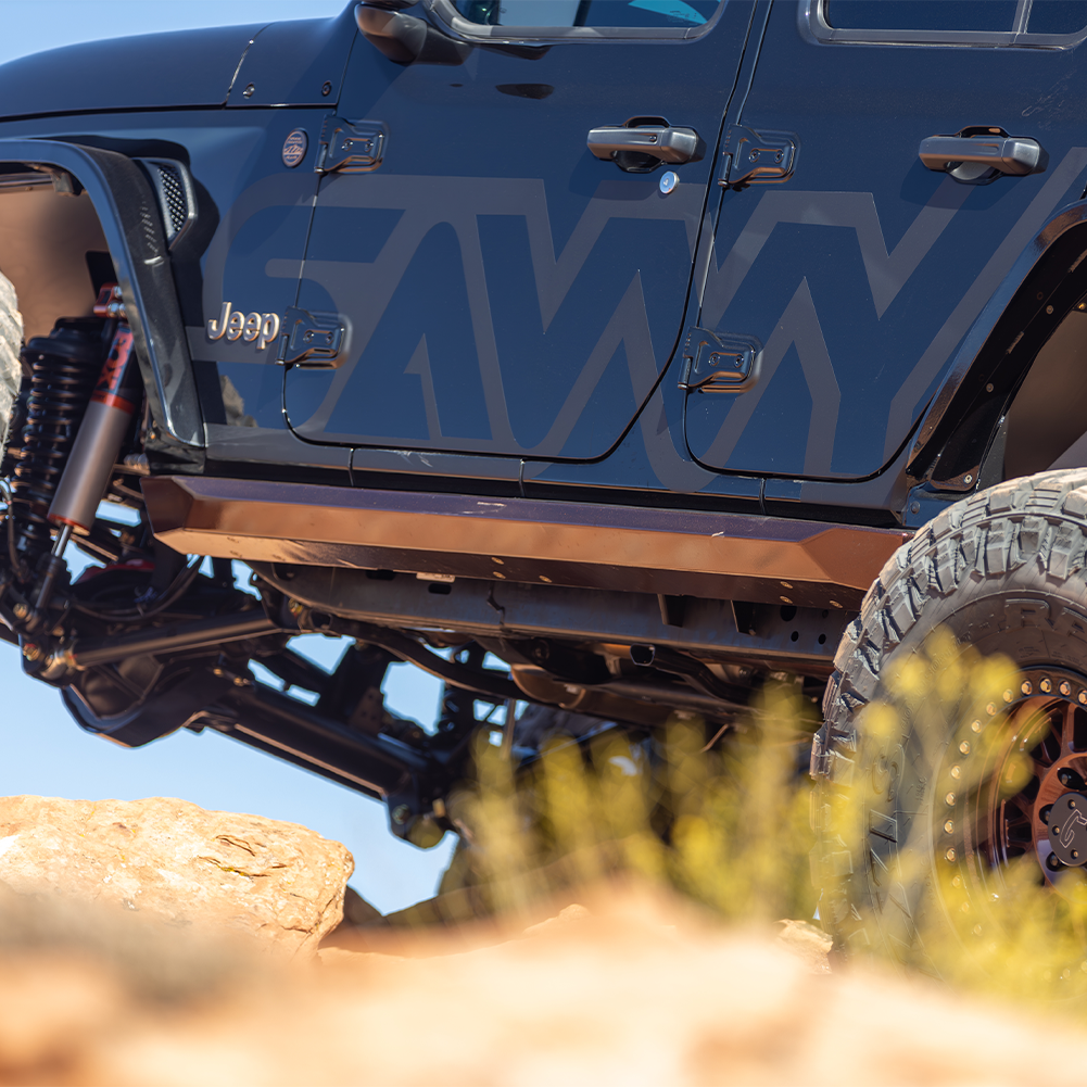 Savvy KRAWLER LITE bolt-on rock sliders for Jeep Wrangler JLU with replaceable outer skins