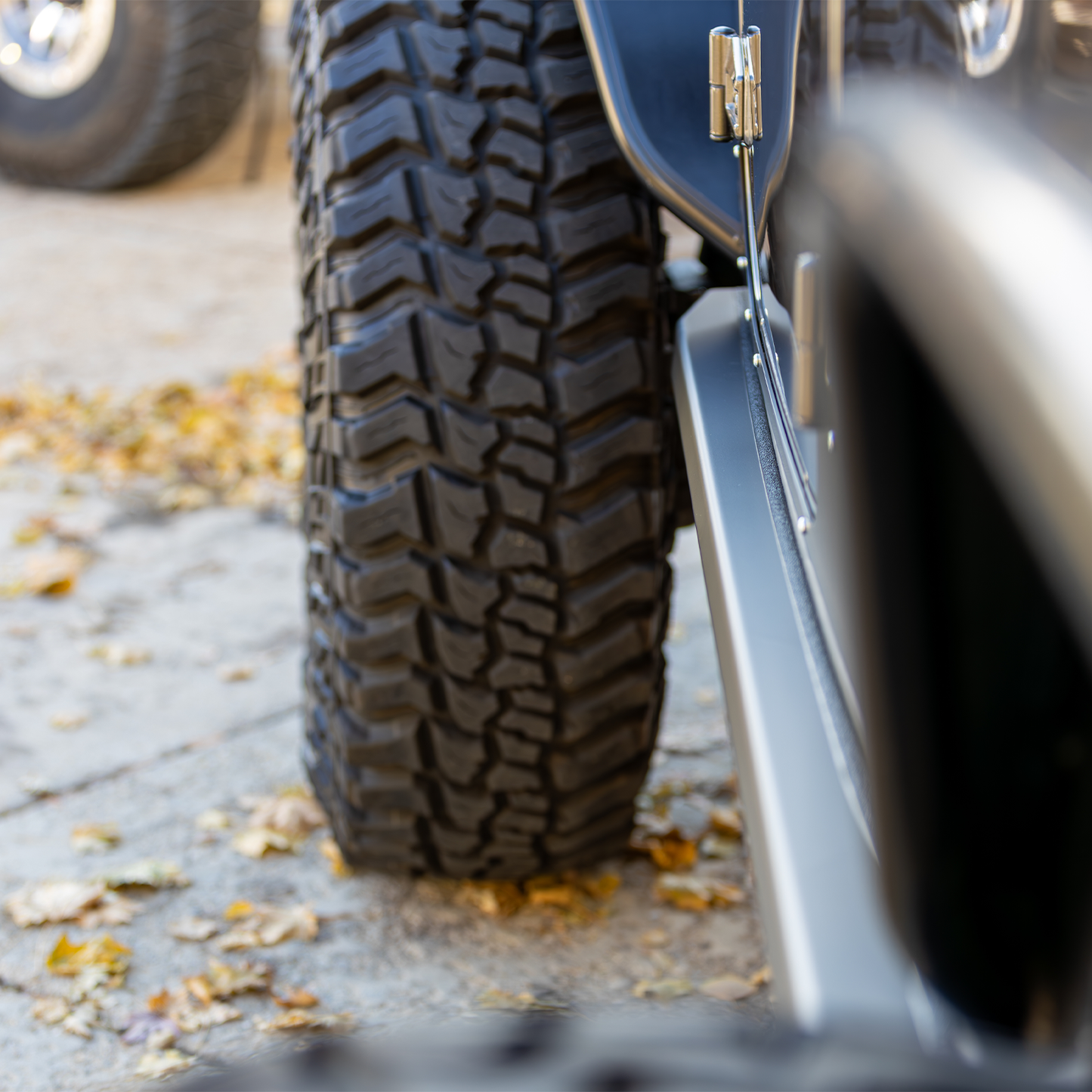 Savvy Krawler Lite JKU bolt-on rock slider wide step surface, high-clearance low-profile multi-function step Jeep JKU