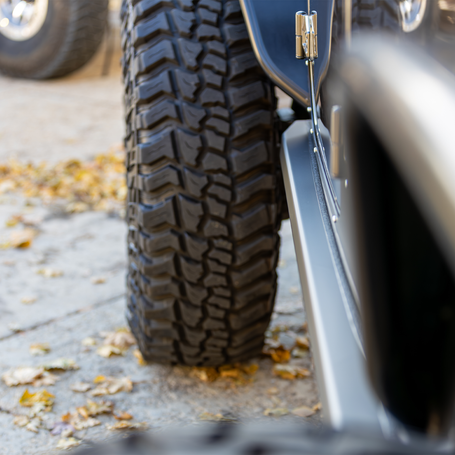 Savvy Krawler Lite JKU bolt-on rock slider wide step surface, high-clearance low-profile multi-function step Jeep JKU