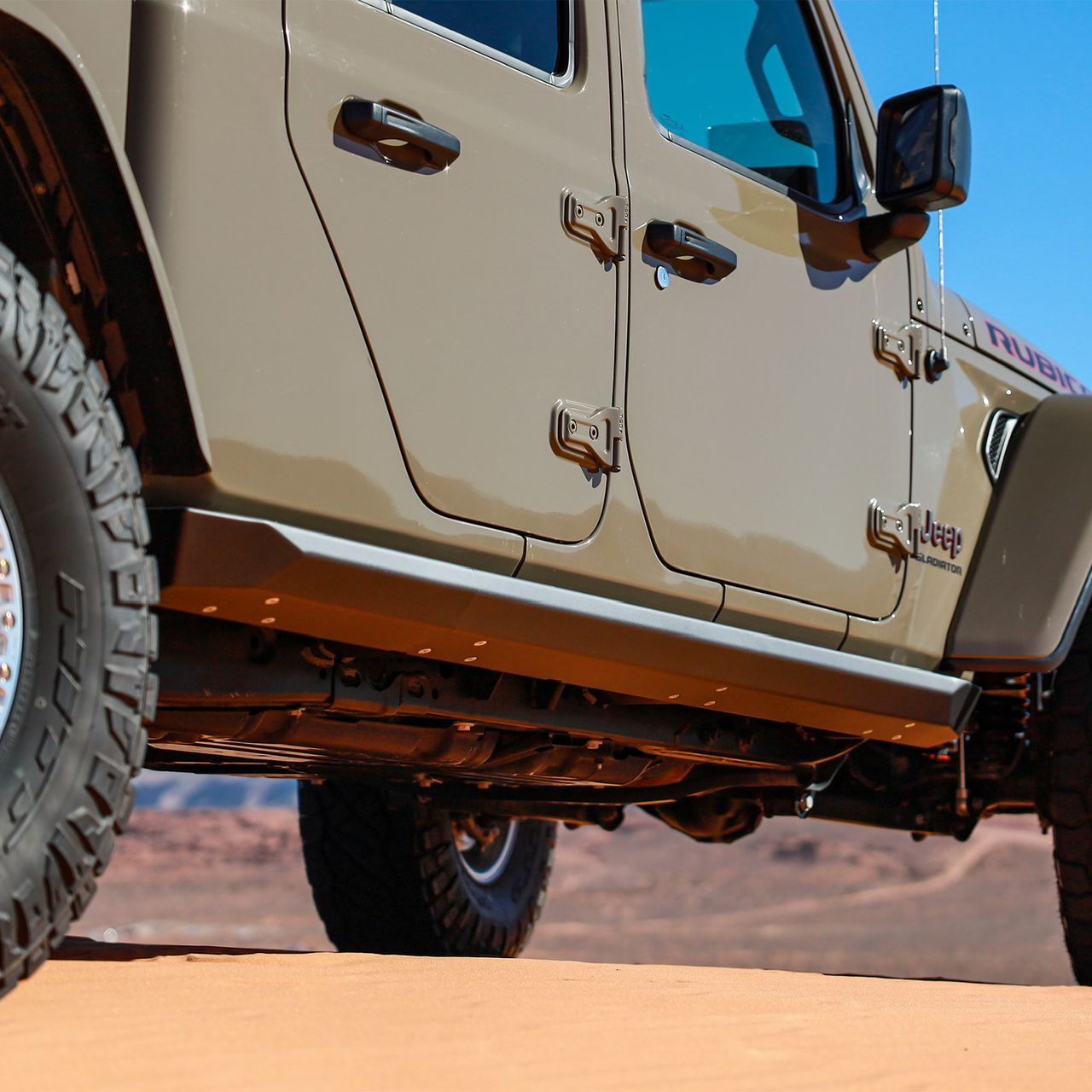 Savvy KRAWLER LITE bolt-on rock sliders for Jeep Gladiator JT with replaceable outer skins