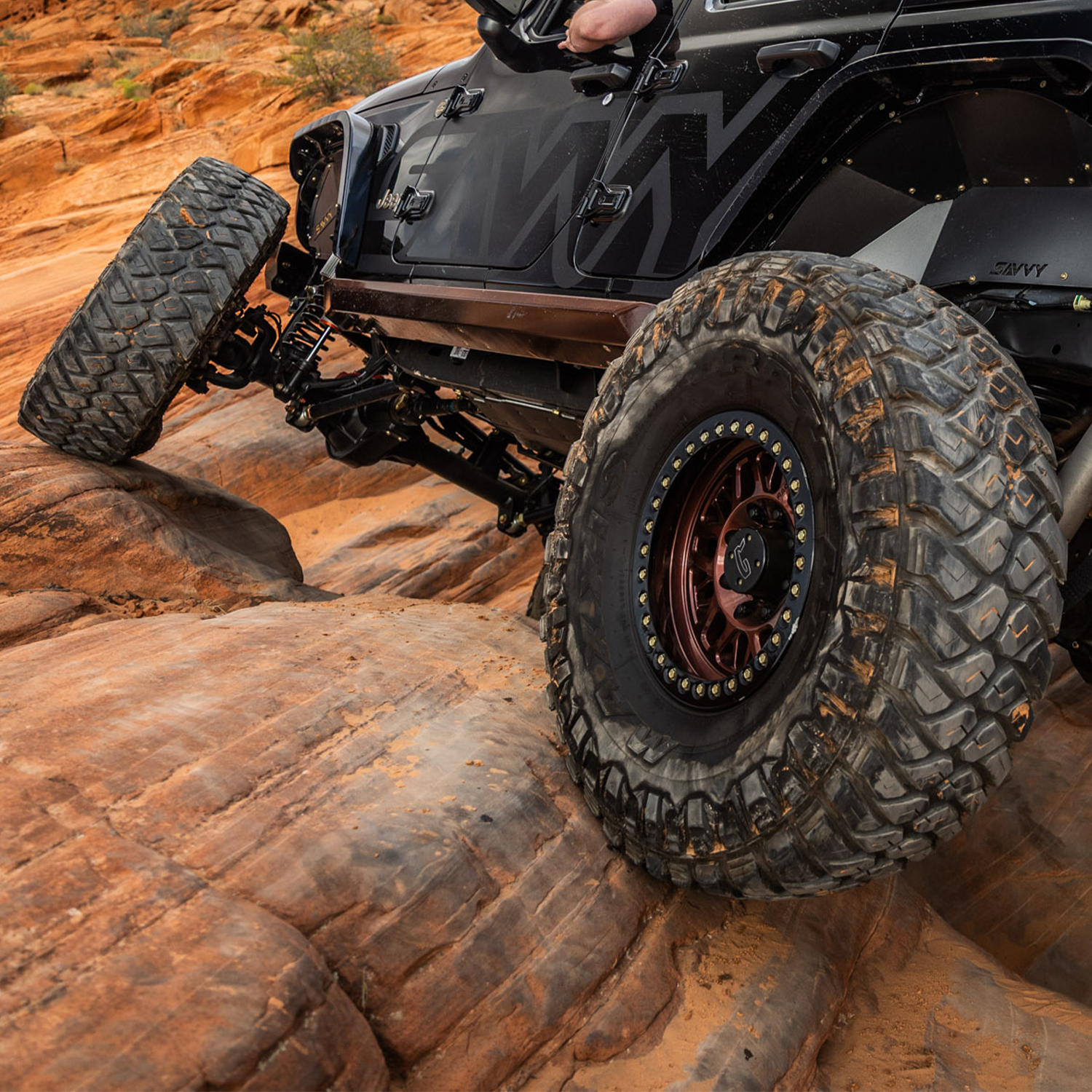 bolt-on rock sliders for Jeep Wrangler JLU with replaceable outer skins