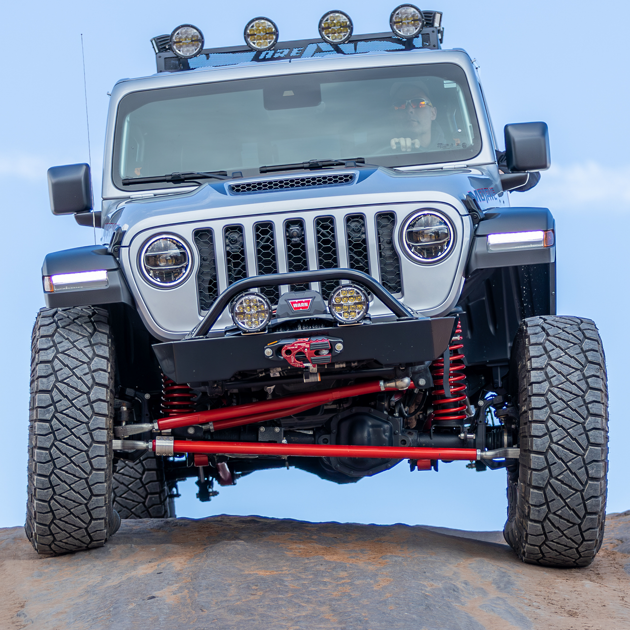 Jeep Gladiator JT with Savvy KRAWLER LITE aluminum front bumper with hoop installed for maximum approach clearance