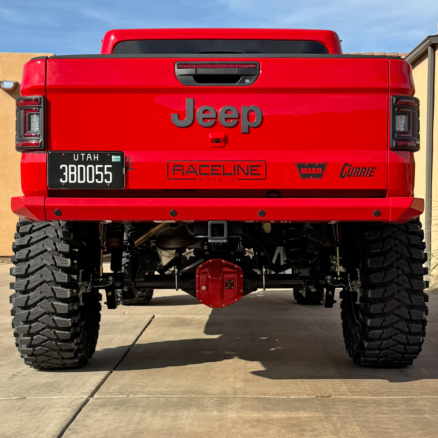 Jeep Gladiator JT with Savvy KRAWLER LITE rear bumper installed for up to 10 inches of added departure clearance