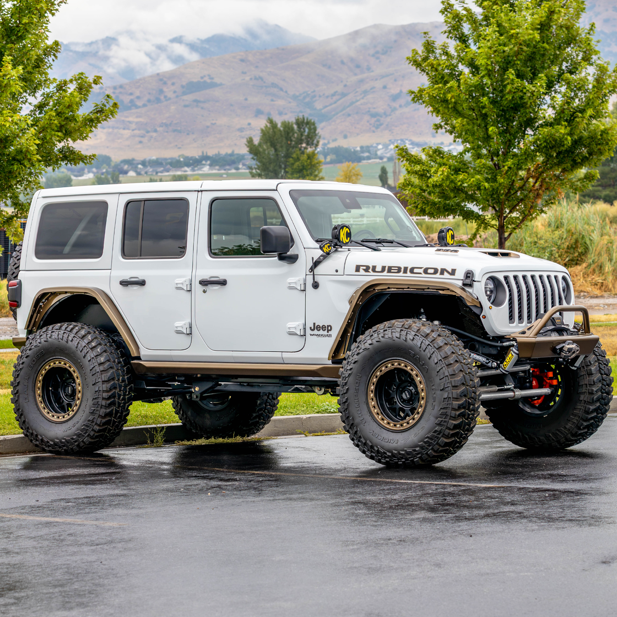 Jeep Wrangler JL with Savvy ultra highline fenders and 40-inch tires