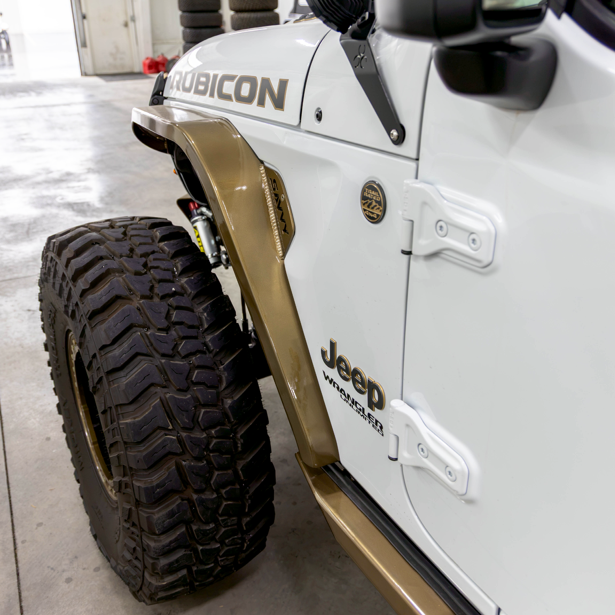 Savvy Jeep JL highline fender fitment along the factory hood