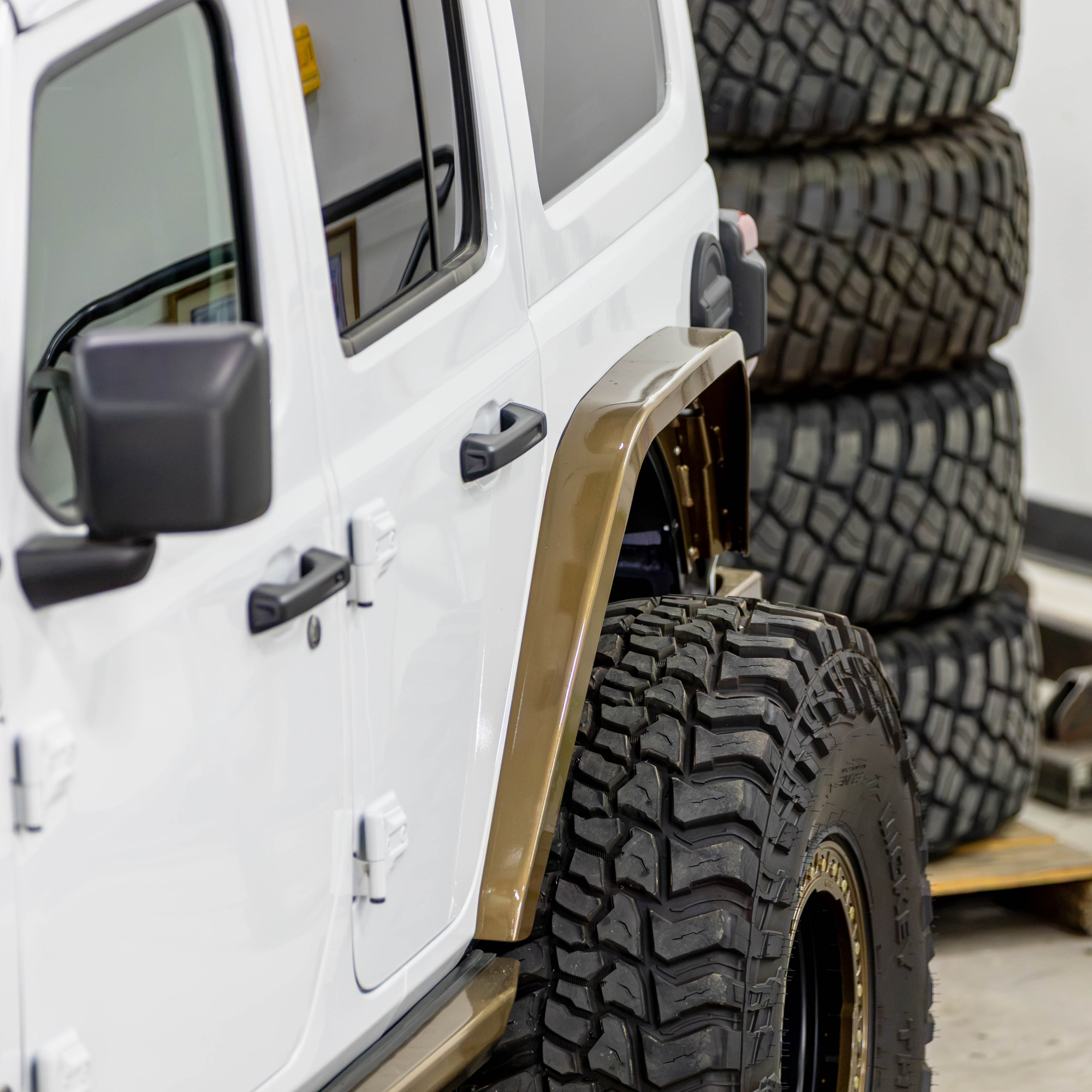 Side view of Savvy rear highline fenders on a Jeep Wrangler JLU