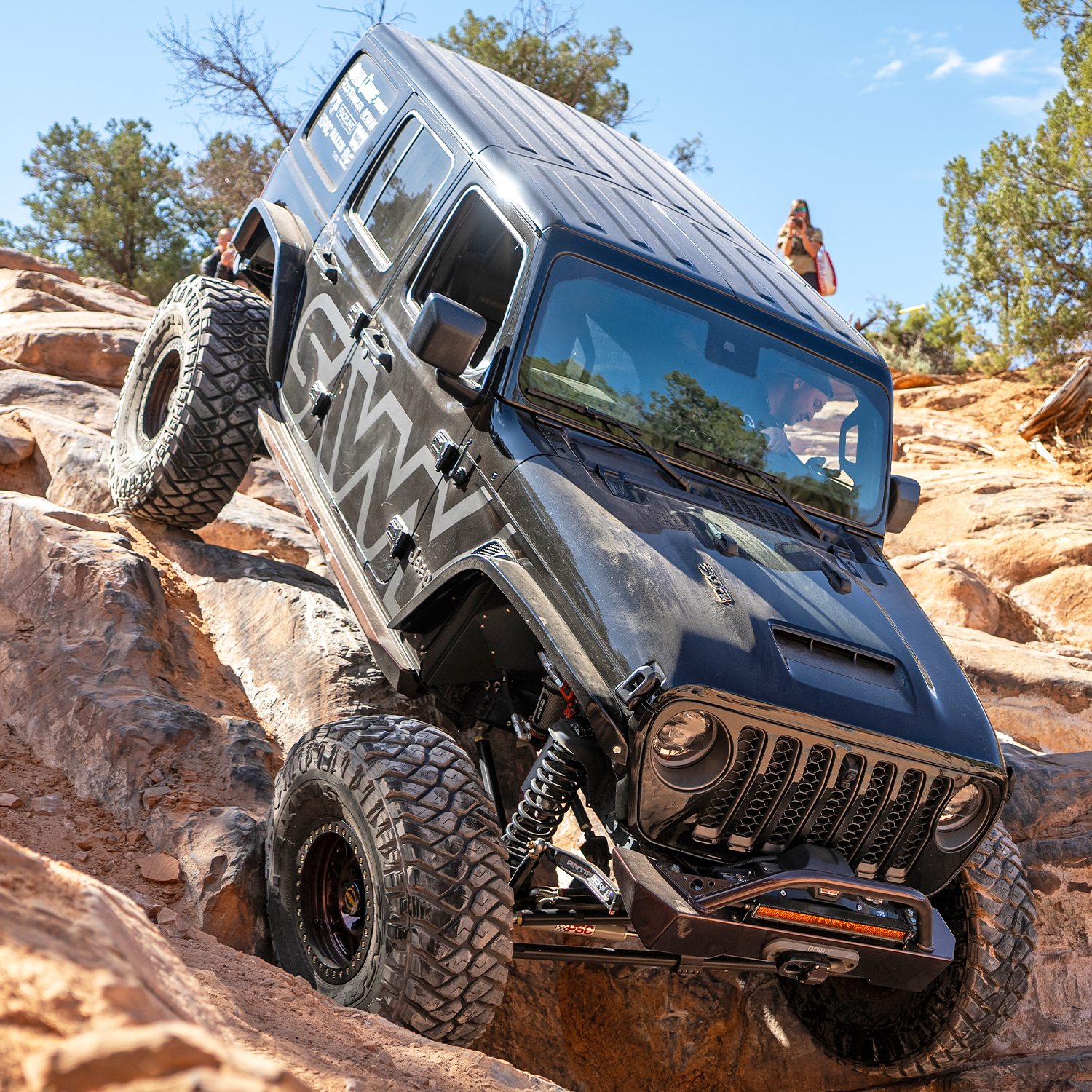Jeep Wrangler JLU with Savvy KRAWLER LITE aluminum armor bundle installed including front bumper, rear bumper, and rock sliders