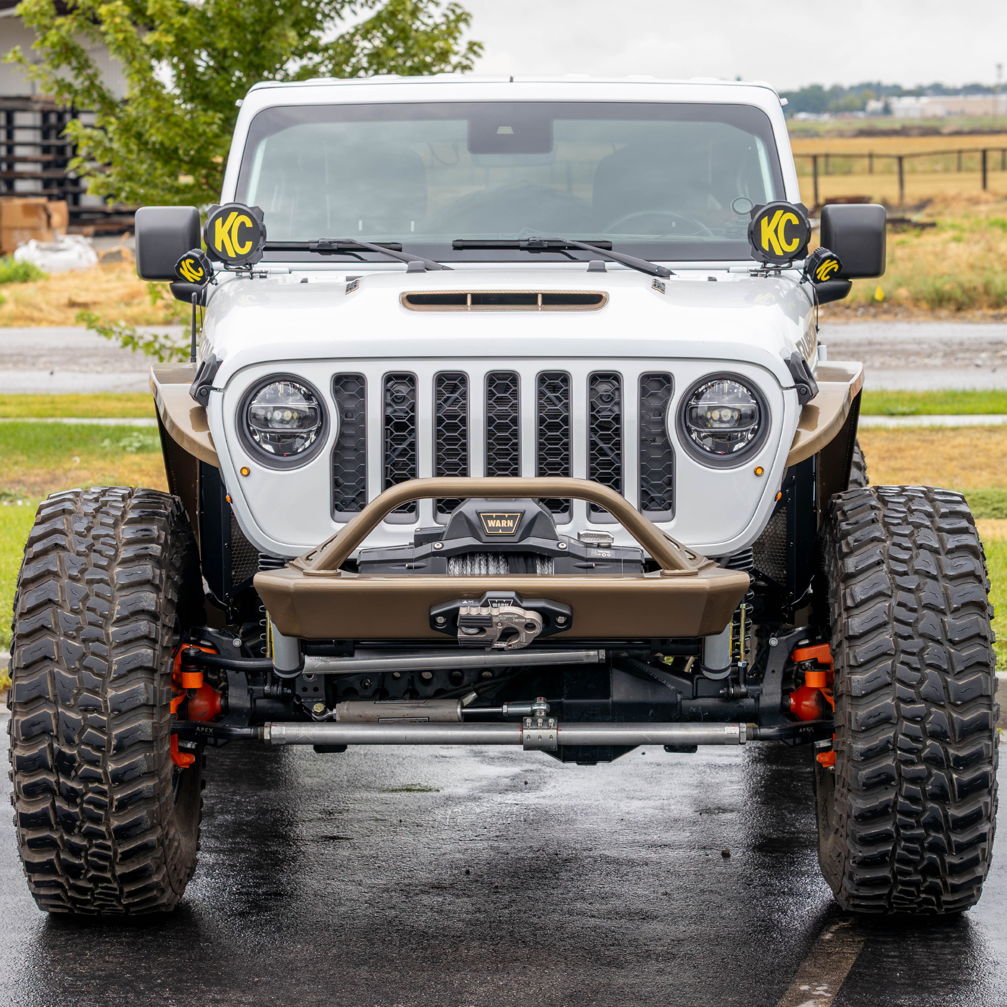 Jeep Gladiator JT low-lift build with Savvy ultra highline front fenders
