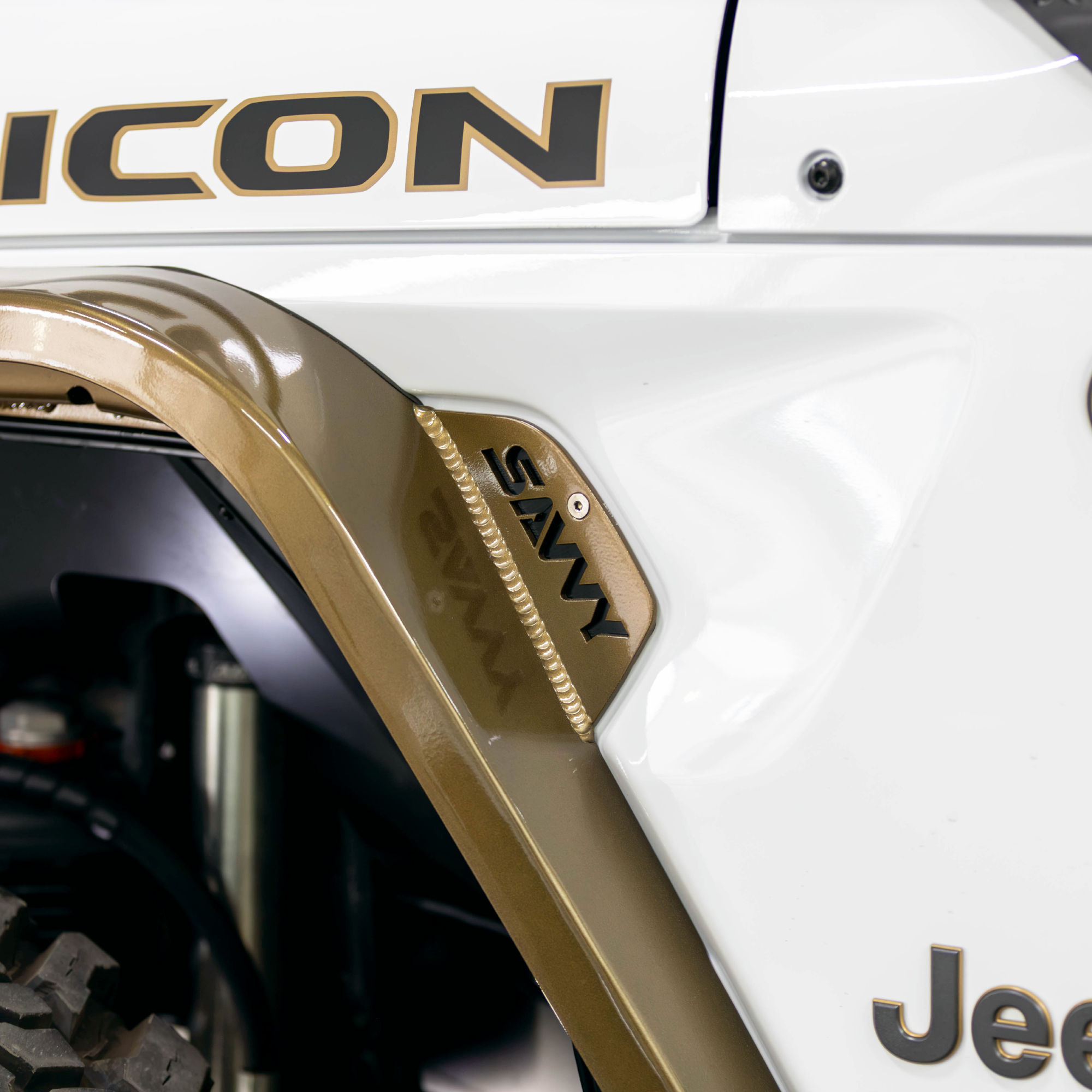 Raw aluminum highline fenders for Jeep JL and JT