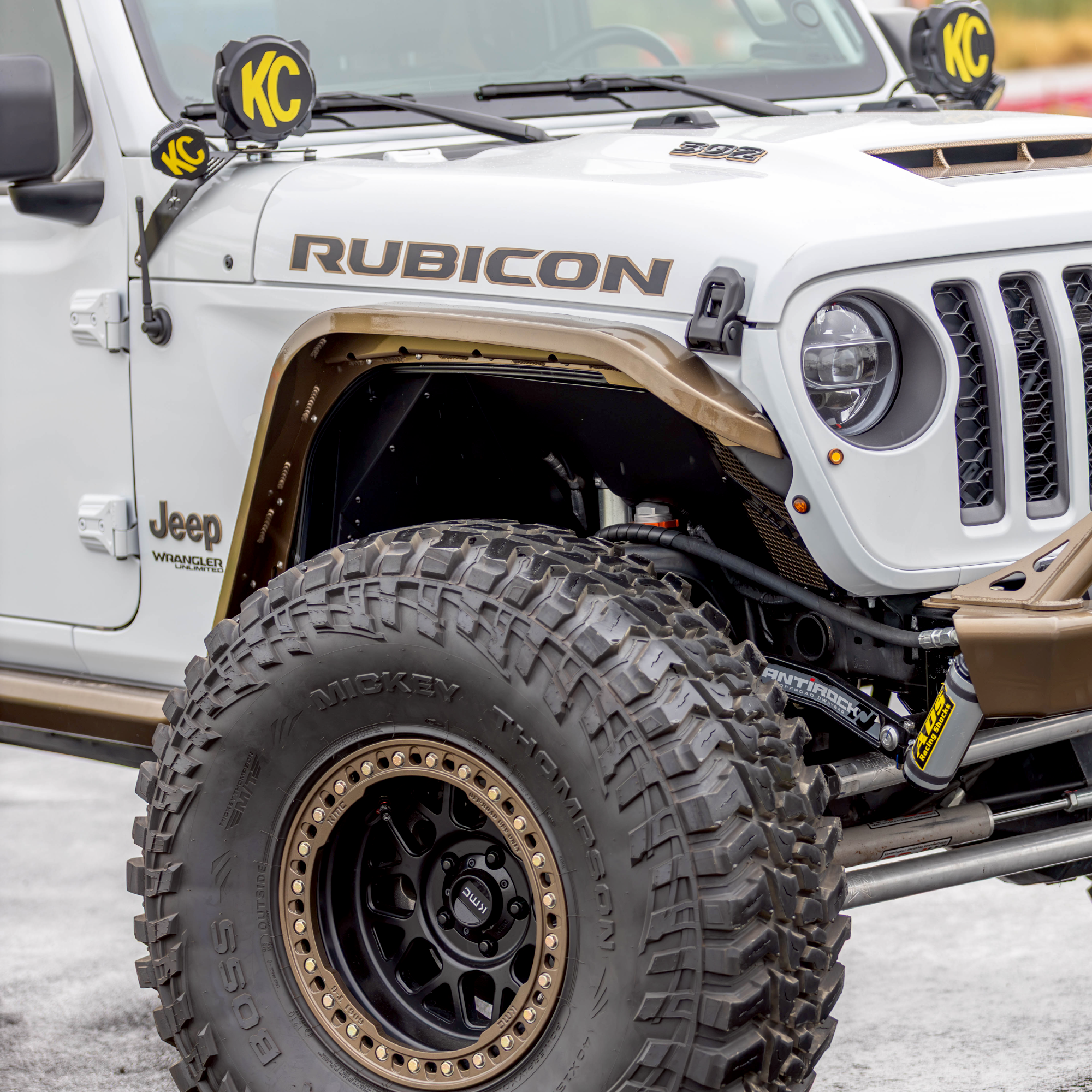 Mounting detail of a Savvy aluminum highline fender for Jeep JL, JLU and Gladiator JT
