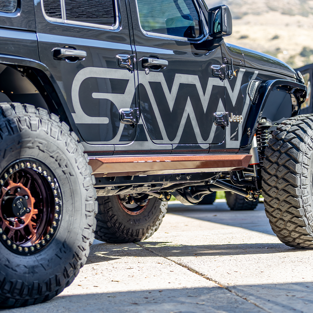 Savvy Offroad KRAWLER LITE bolt-on steel rock sliders with replaceable outer skins installed on 2018–2026 Jeep Wrangler JLU