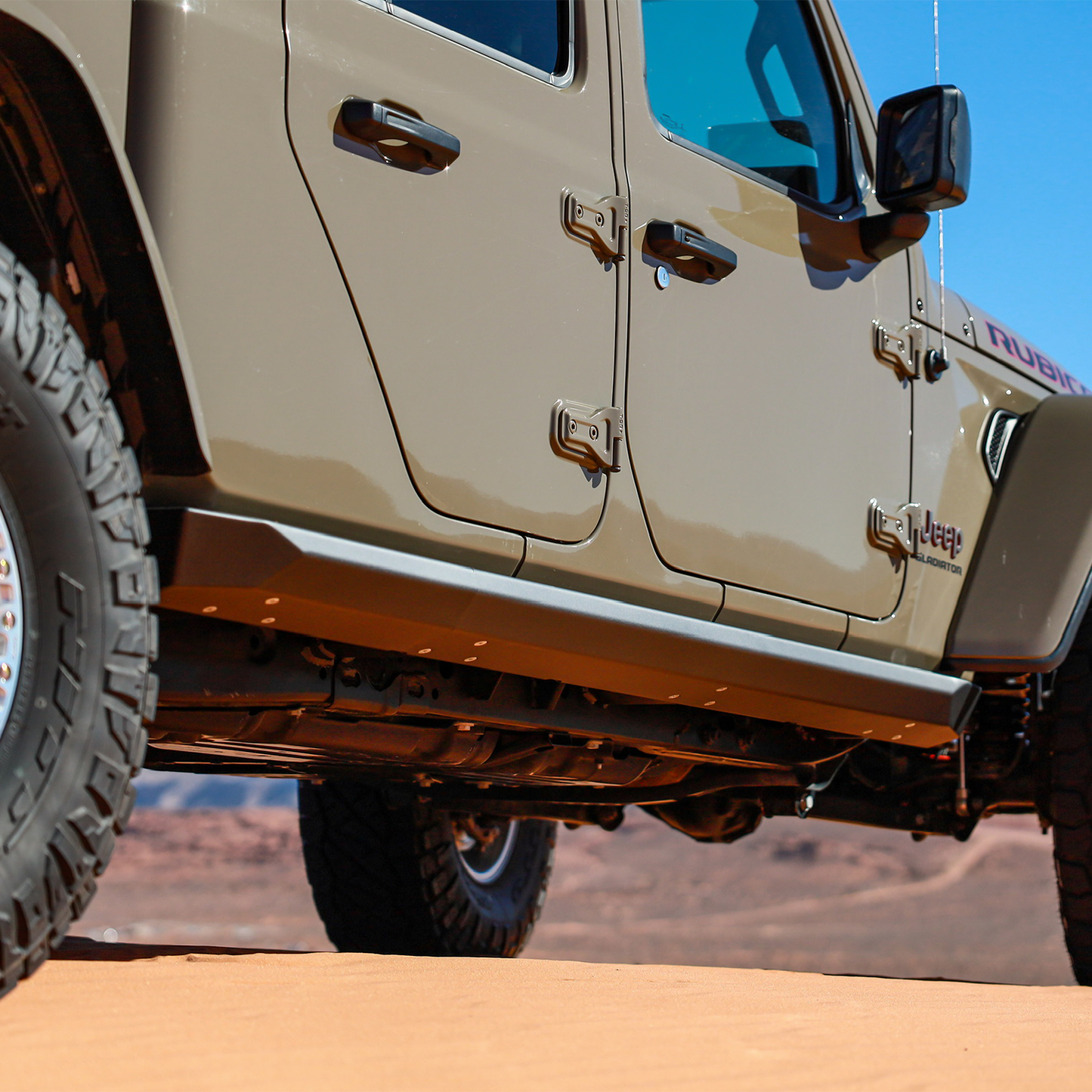 Savvy Offroad KRAWLER LITE bolt-on rock sliders with high-clearance low-profile fitment, replaceable outer skin, and wide step surface on 2020–2026 Jeep Gladiator JT